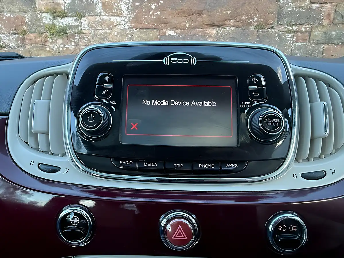 Used 2016 Fiat 500 Lounge Avantgarde Bordeaux - Interior and Exterior details 17