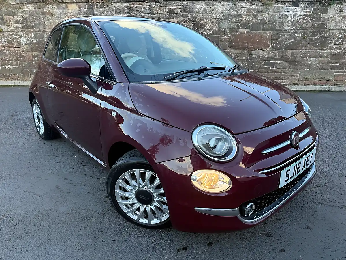 Used 2016 Fiat 500 Lounge Avantgarde Bordeaux - Interior and Exterior details 3