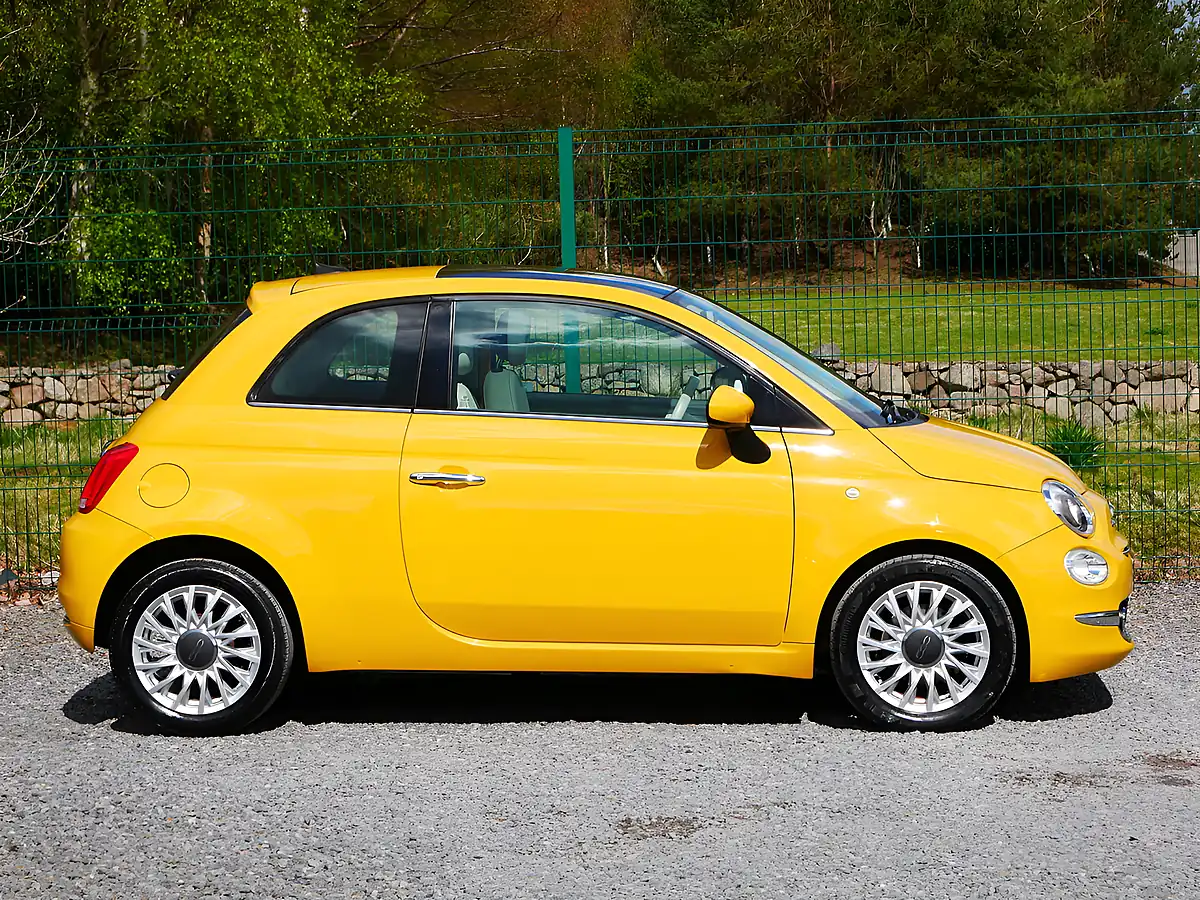 Used 2016 Fiat 500 Lounge Countrypolitan Yellow - Interior and Exterior details 5