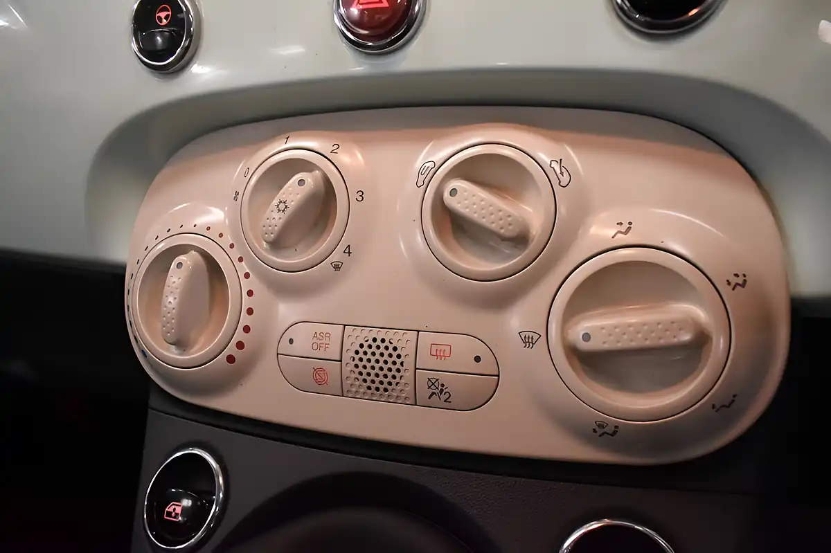 Used 2016 Fiat 500 Lounge Green - Interior and Exterior details 15