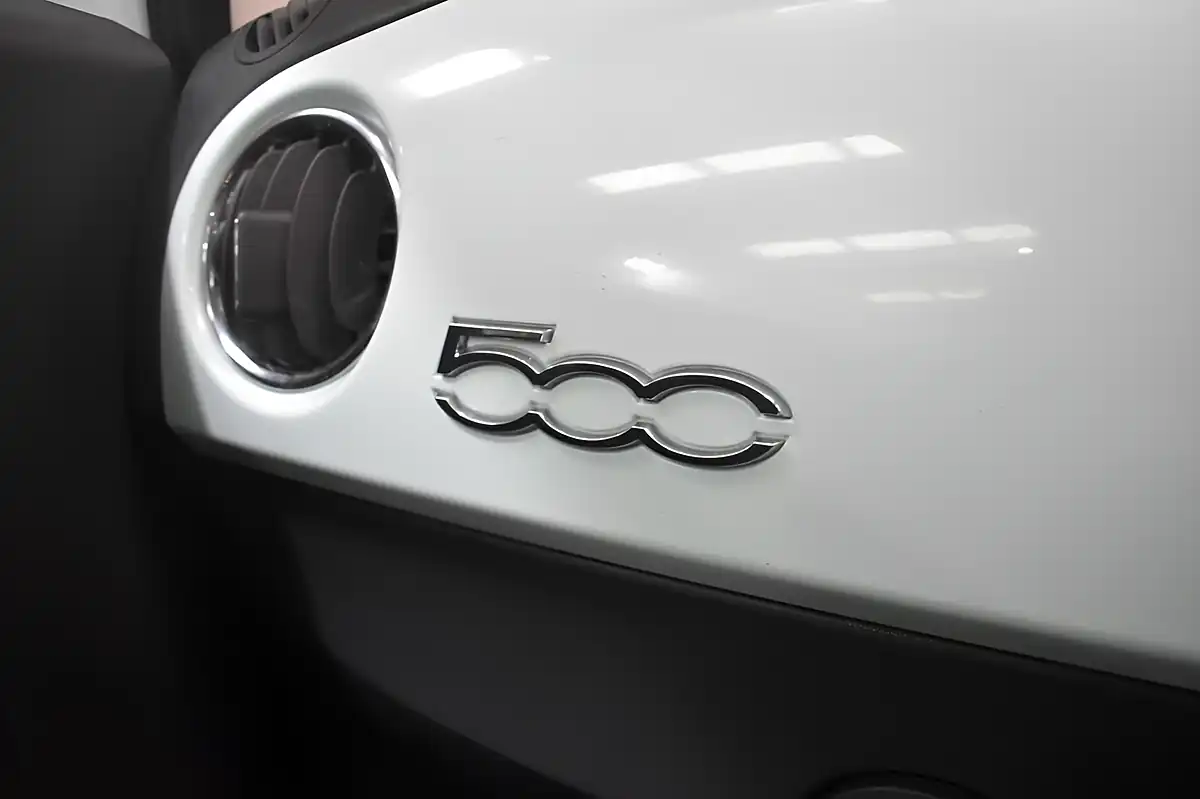 Used 2016 Fiat 500 Lounge Green - Interior and Exterior details 16