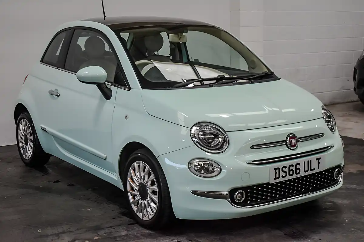 Used 2016 Fiat 500 Lounge Green - Interior and Exterior details 9