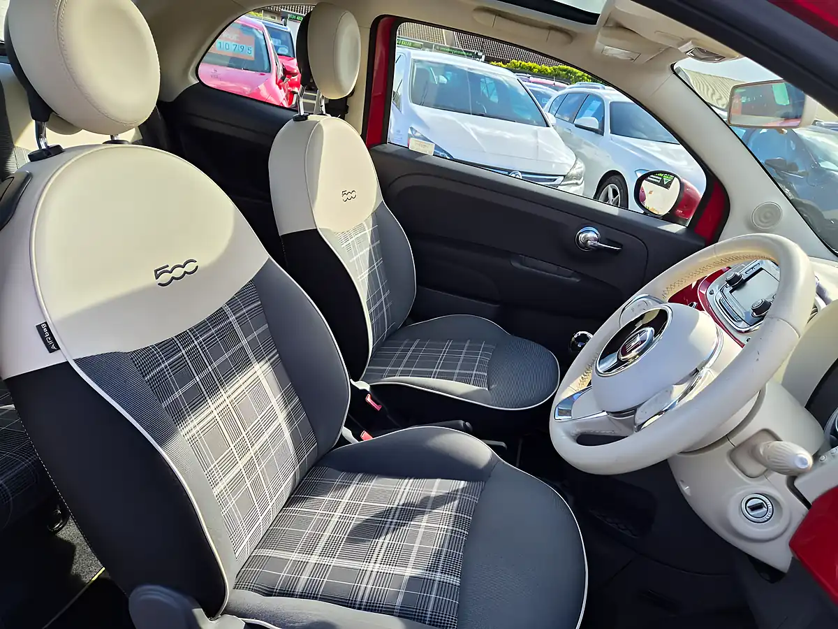 Used 2016 Fiat 500 Lounge Pasodoble Red - Interior and Exterior details 7