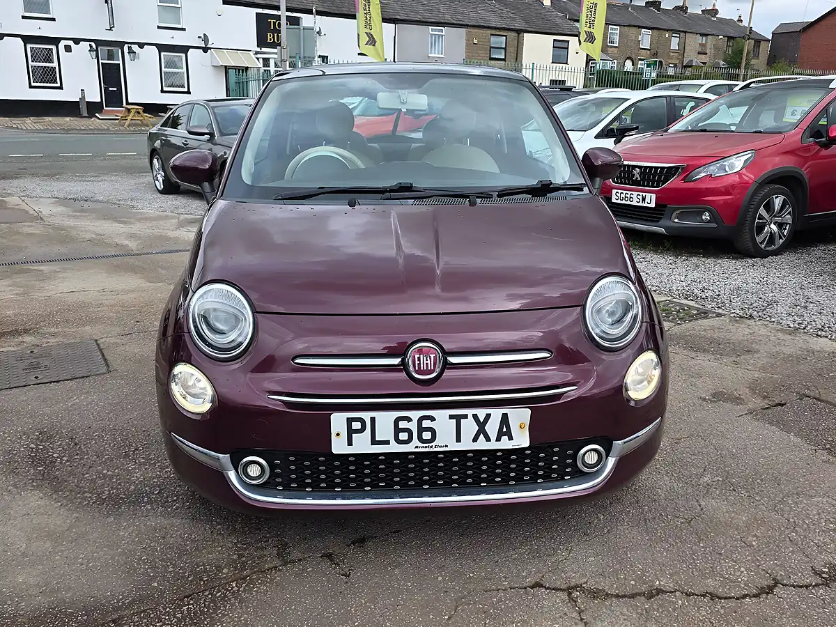 Used 2016 Fiat 500 Lounge Red - Front View