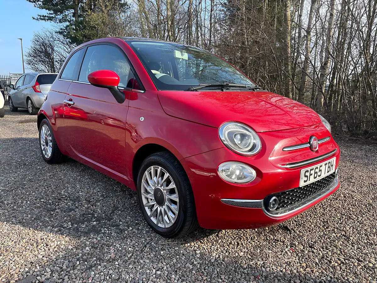 Used 2016 Fiat 500 Lounge Red - Front View