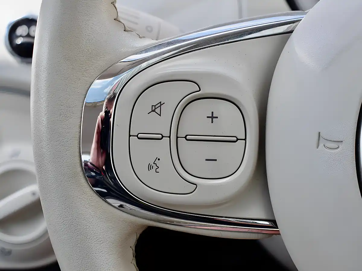 Used 2016 Fiat 500 Lounge White - Interior and Exterior details 12