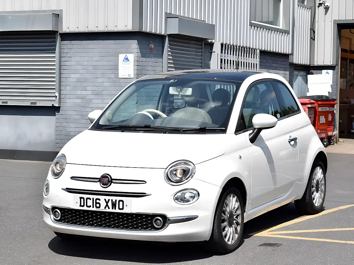 Used 2016 Fiat 500 Lounge White - Interior and Exterior details 3