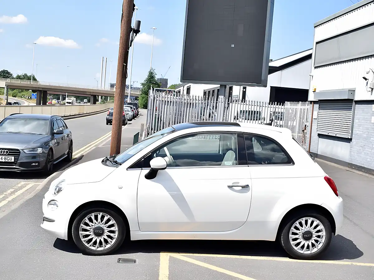 Used 2016 Fiat 500 Lounge White - Interior and Exterior details 4