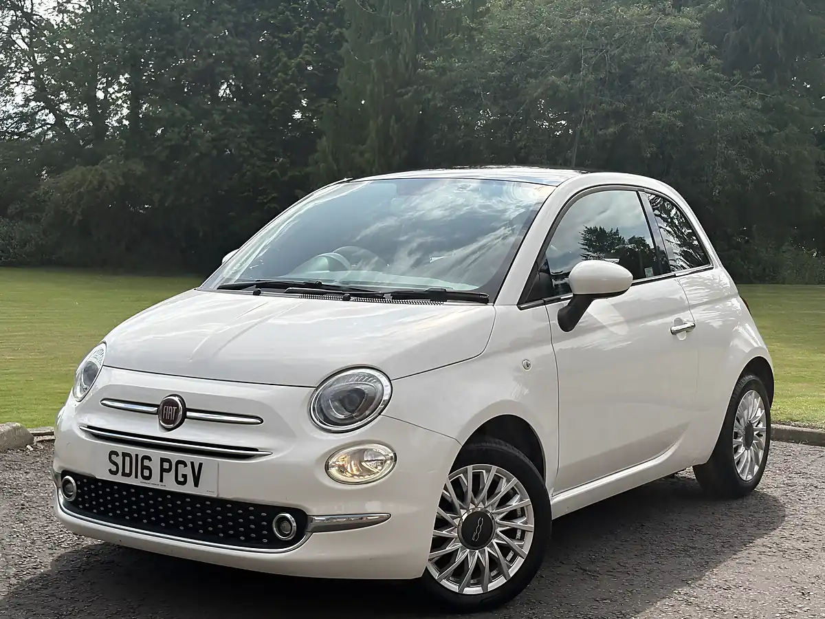 Used 2016 Fiat 500 Lounge White - Front View