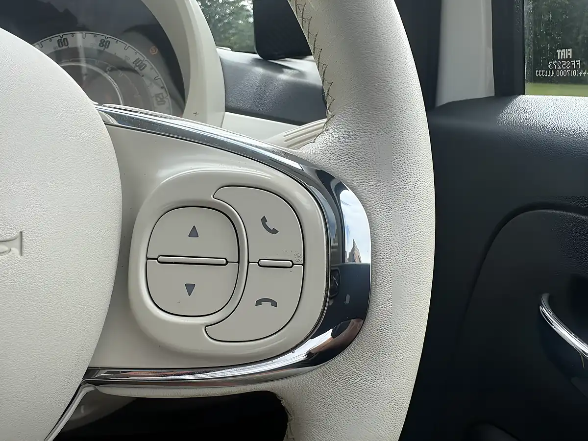 Used 2016 Fiat 500 Lounge White - Interior and Exterior details 11