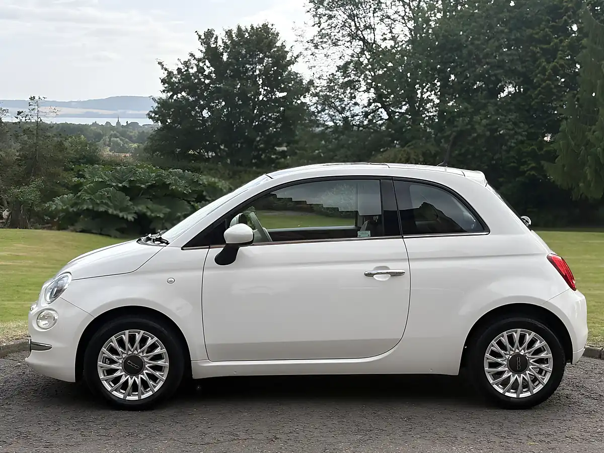 Used 2016 Fiat 500 Lounge White - Interior and Exterior details 3