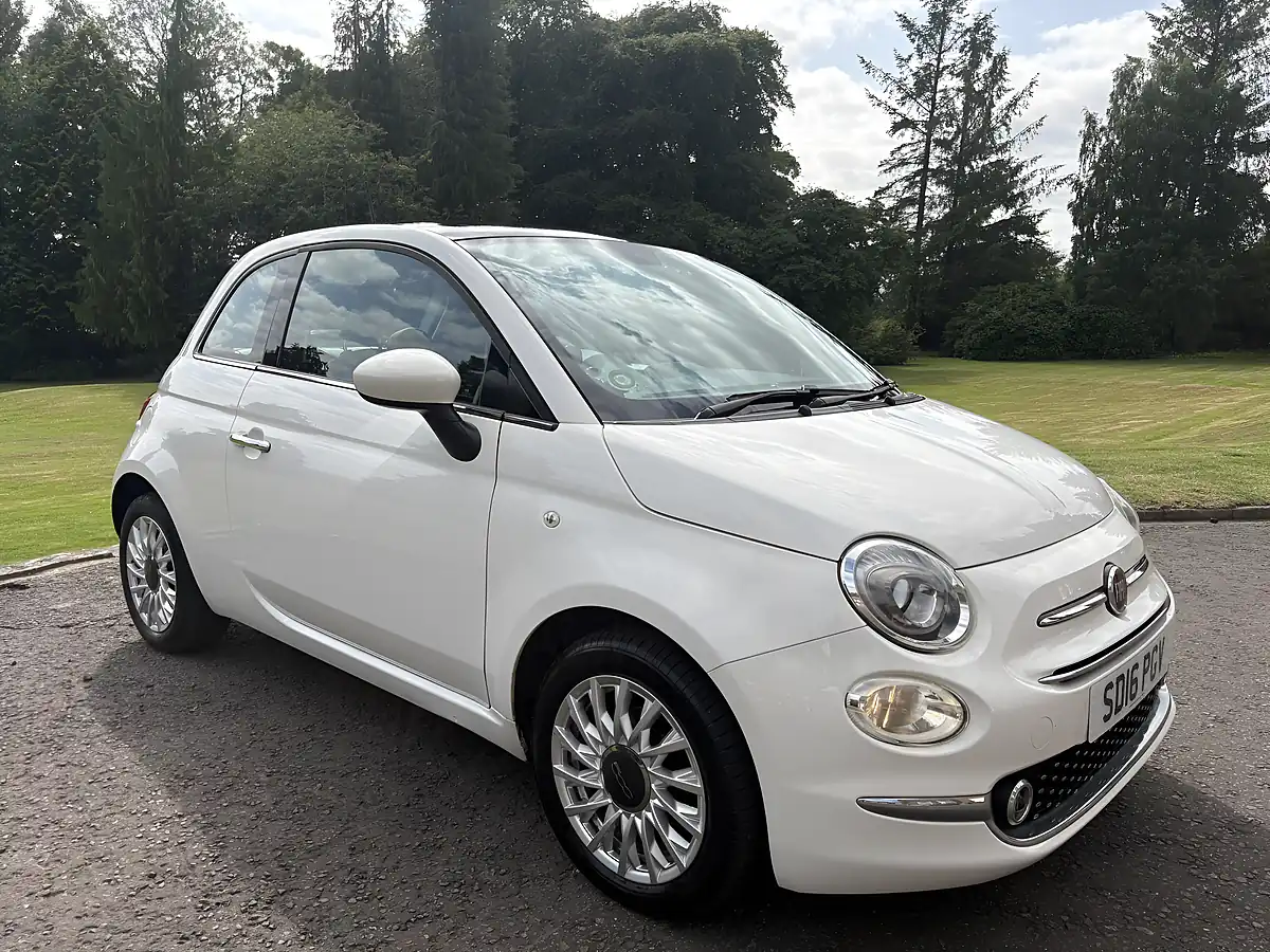 Used 2016 Fiat 500 Lounge White - Interior and Exterior details 4