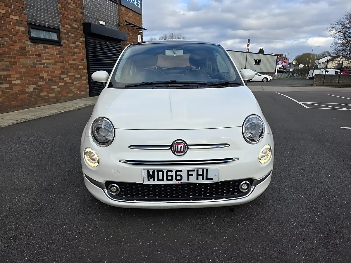 Used 2016 Fiat 500 Lounge White - Front View