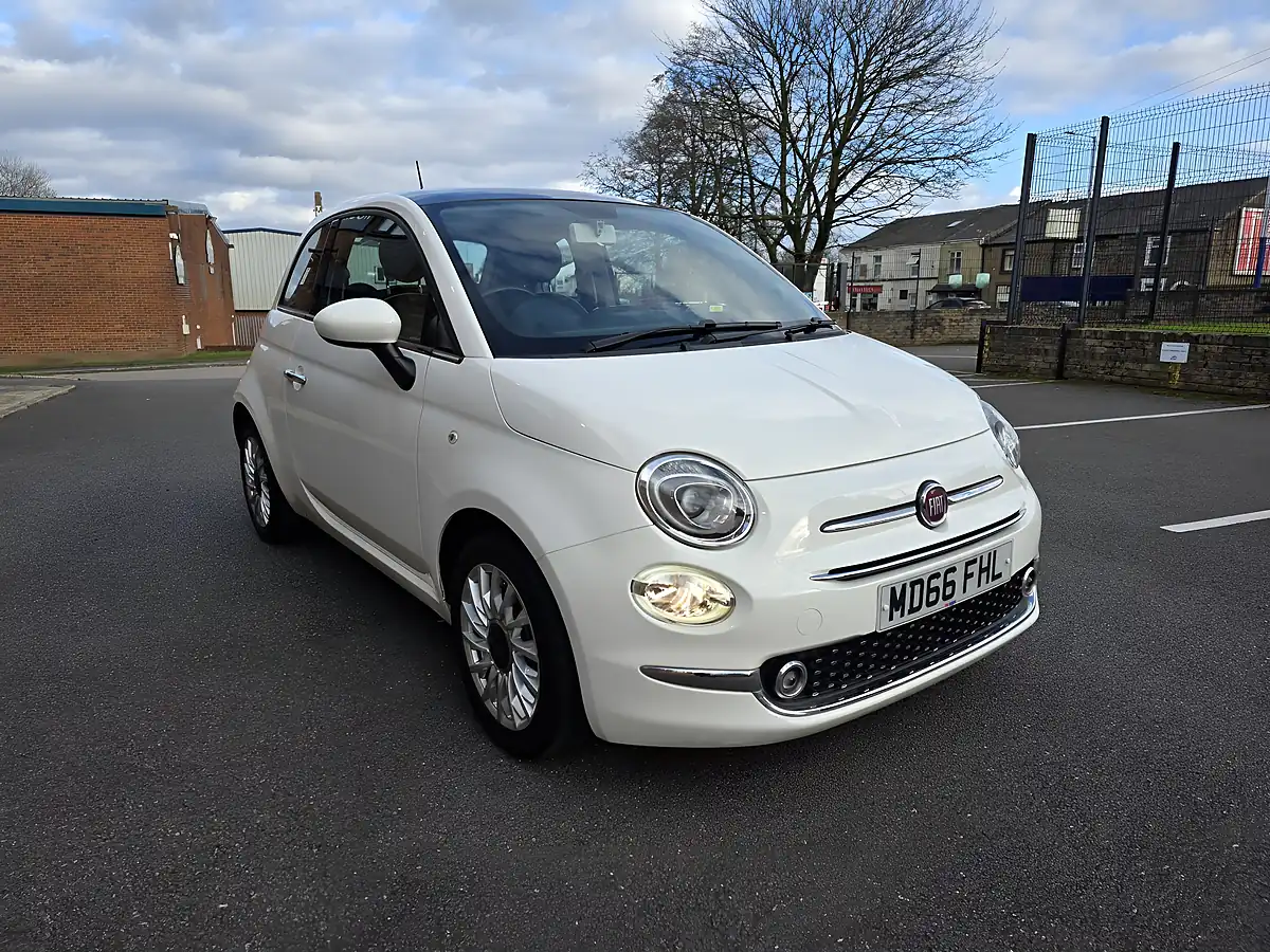 Used 2016 Fiat 500 Lounge White - Interior and Exterior details 3
