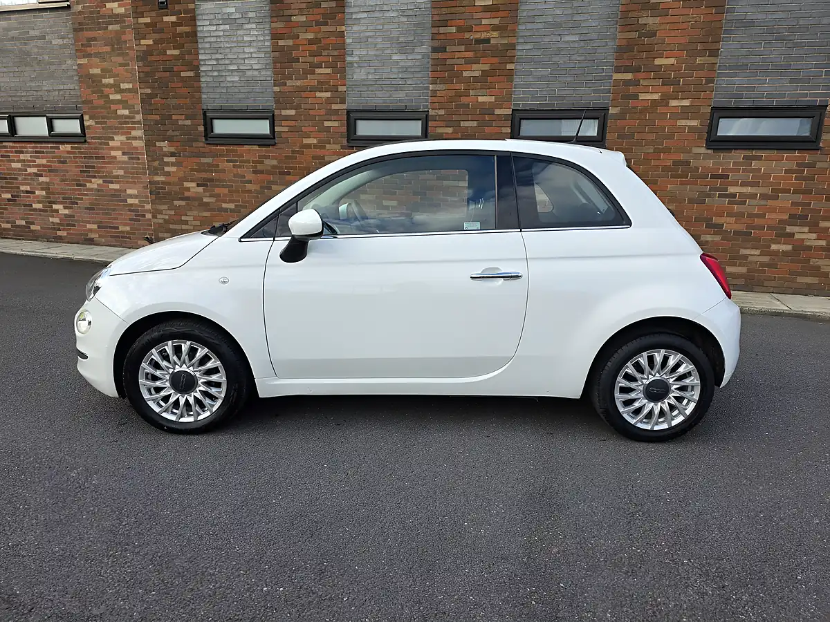 Used 2016 Fiat 500 Lounge White - Interior and Exterior details 4