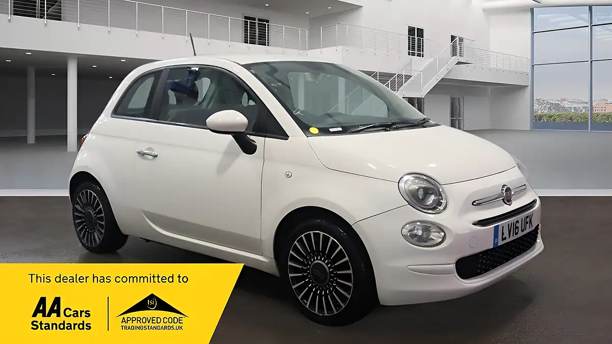 Used 2016 Fiat 500 Lounge White - Front View