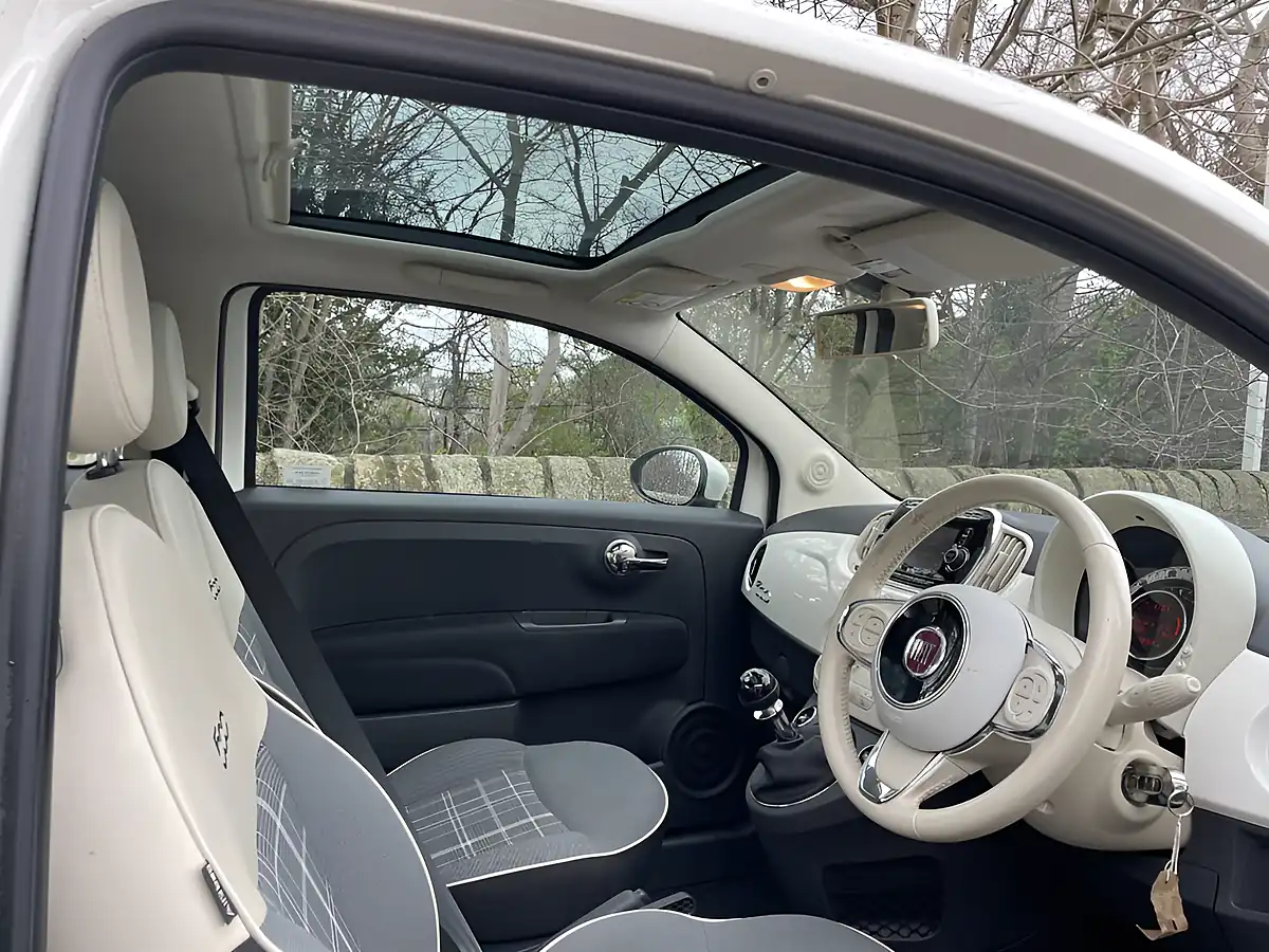 Used 2016 Fiat 500 Lounge White - Interior and Exterior details 6