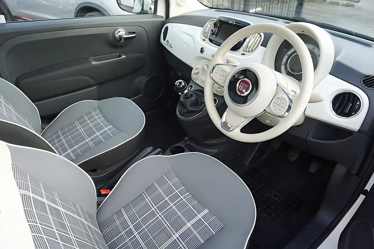 Used 2016 Fiat 500 Lounge White - Interior and Exterior details 11