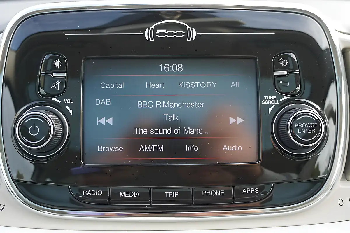 Used 2016 Fiat 500 Lounge White - Interior and Exterior details 15