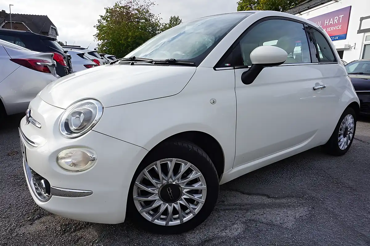 Used 2016 Fiat 500 Lounge White - Interior and Exterior details 2