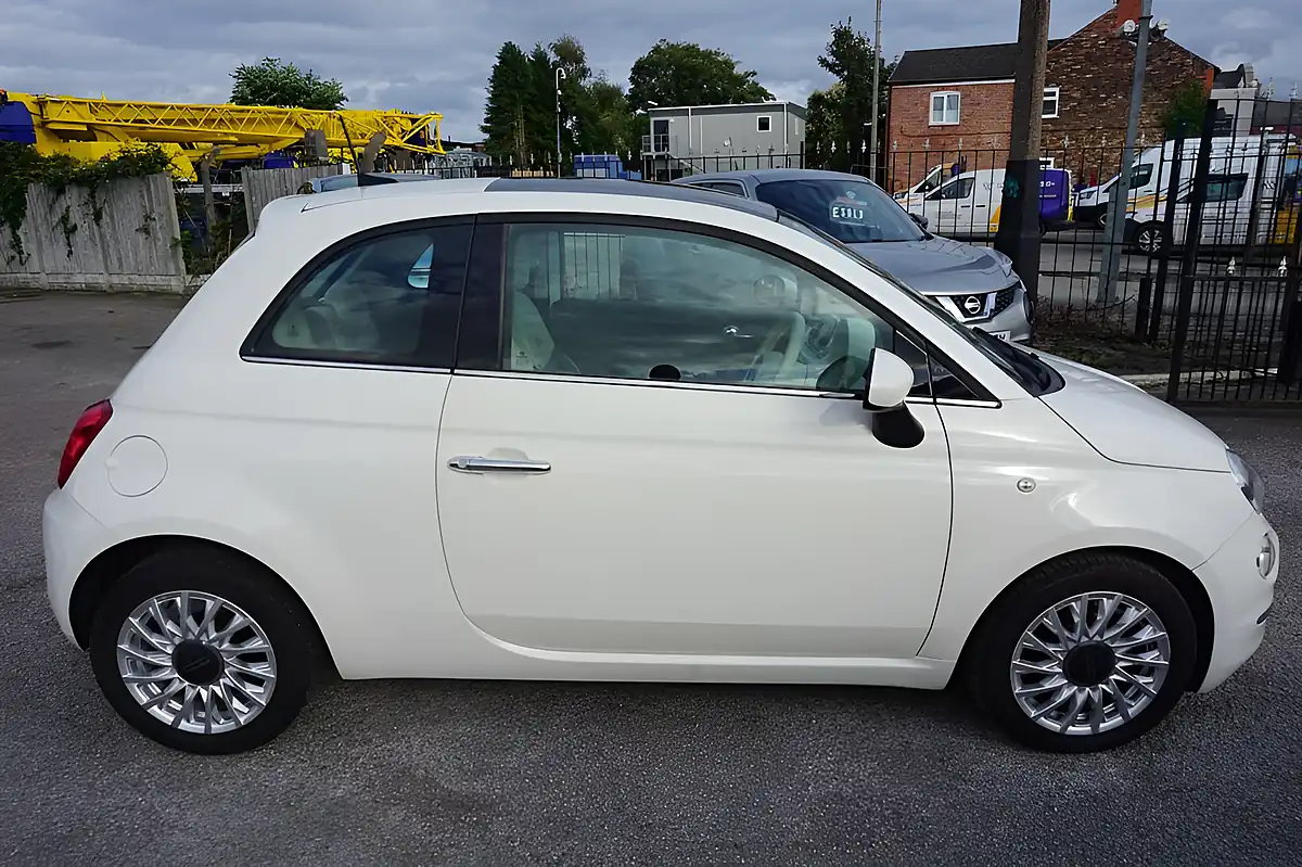 Used 2016 Fiat 500 Lounge White - Interior and Exterior details 8