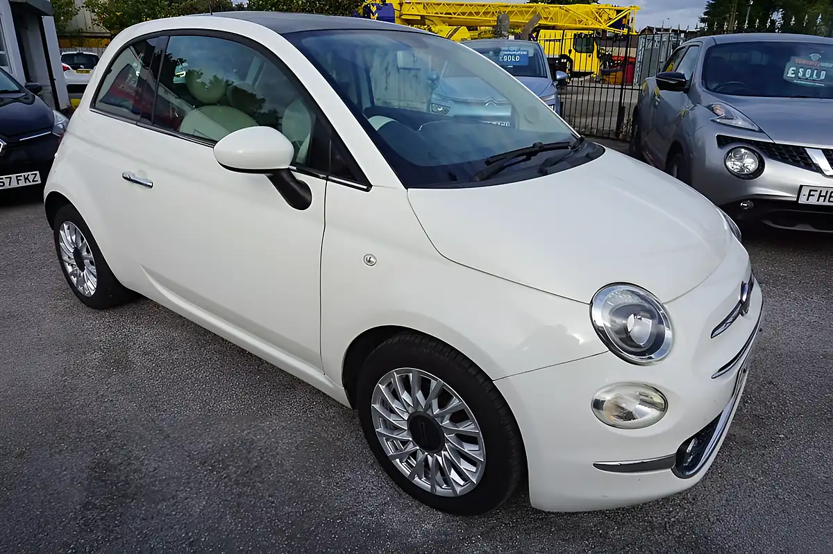 Used 2016 Fiat 500 Lounge White - Interior and Exterior details 9