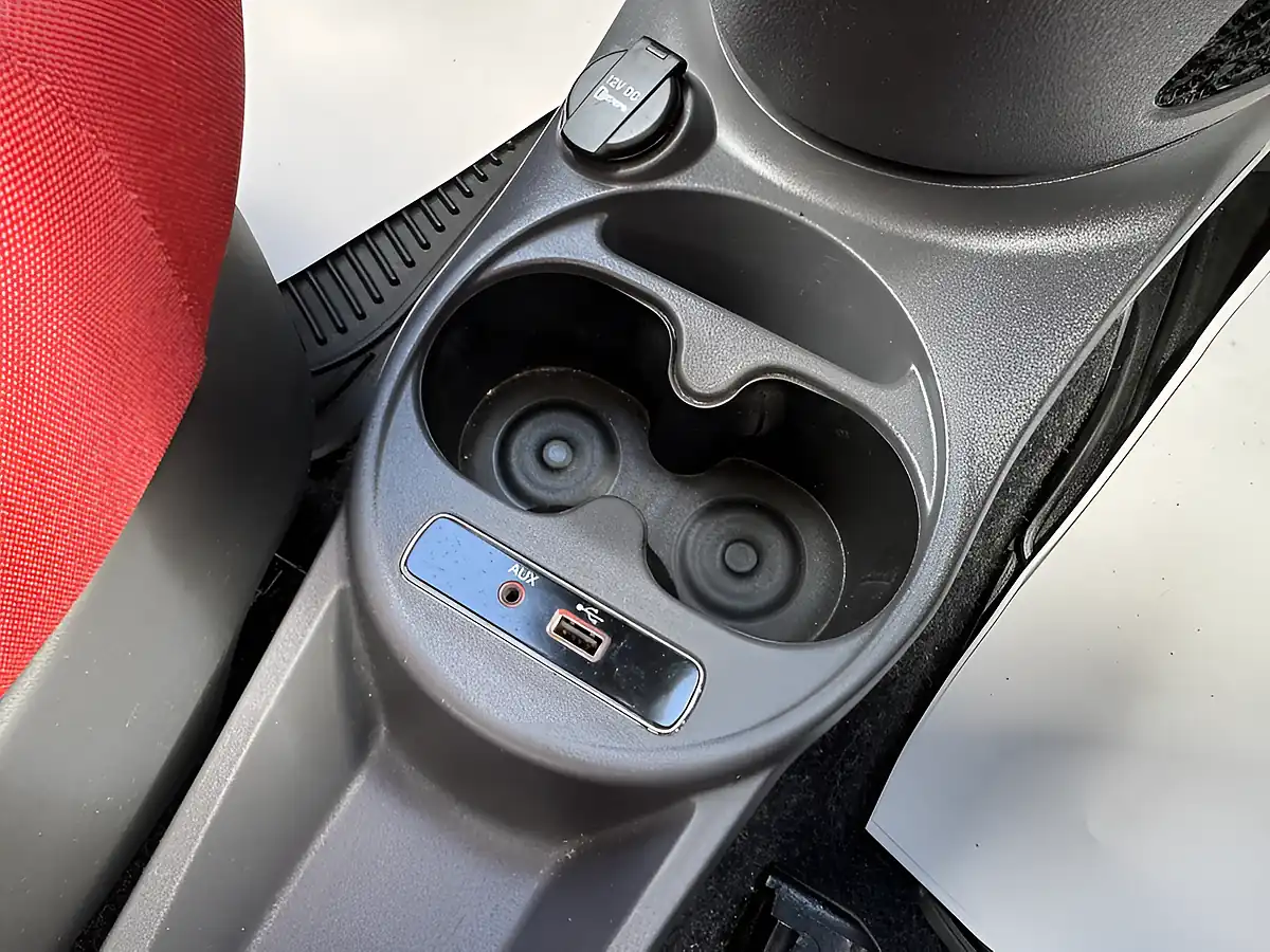 Used 2016 Fiat 500 Pop Black - Interior and Exterior details 17
