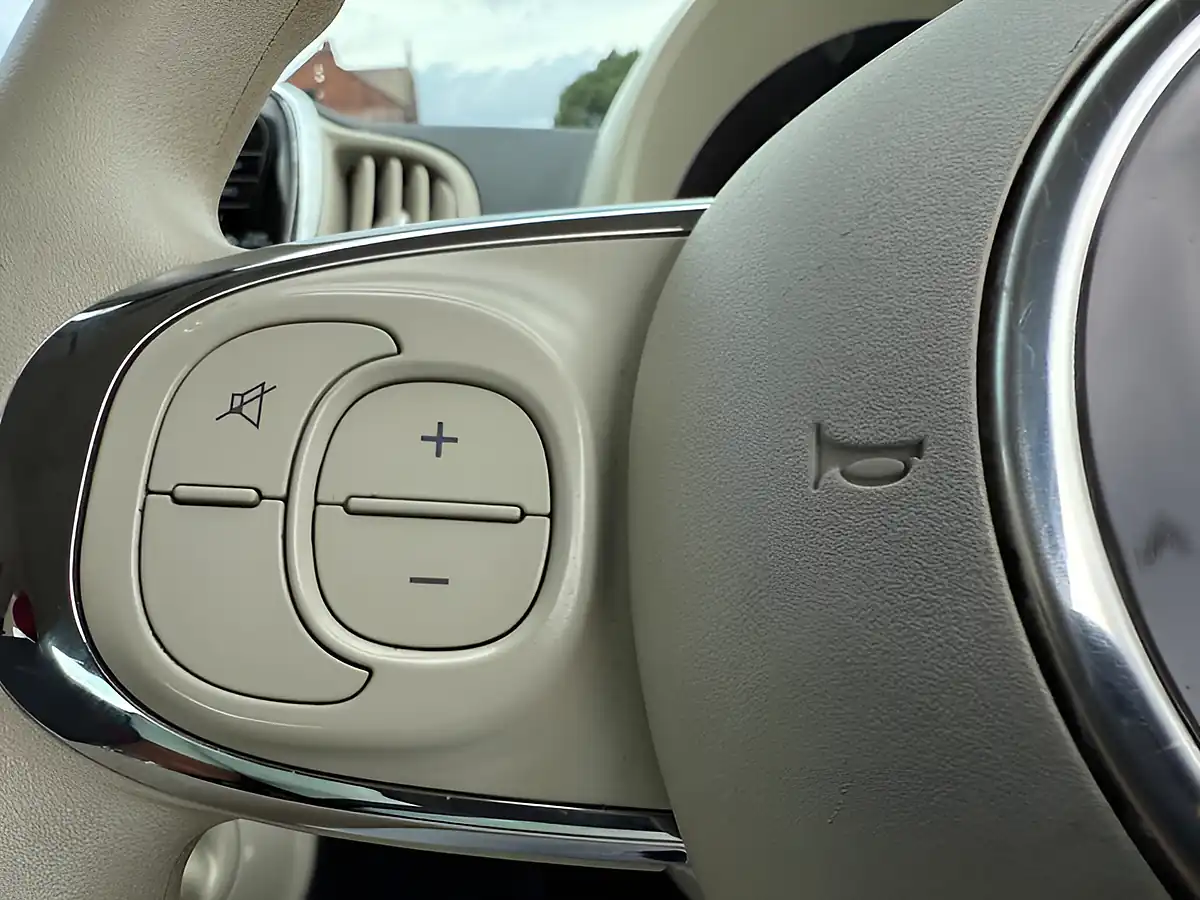 Used 2016 Fiat 500 Pop White - Interior and Exterior details 15