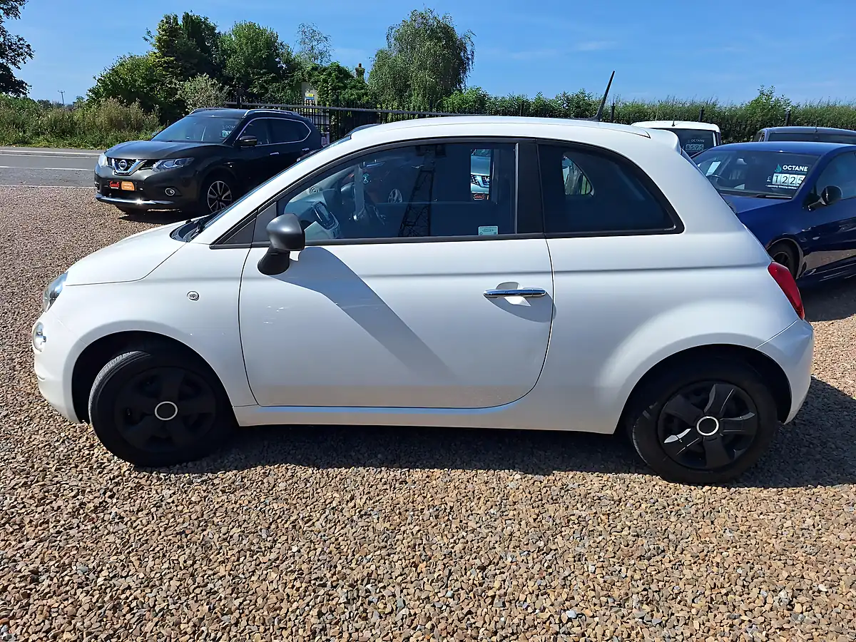 Used 2016 Fiat 500 Pop White - Interior and Exterior details 12