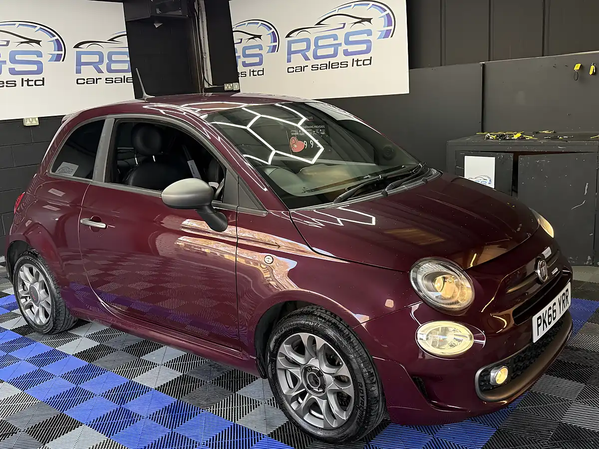 Used 2016 Fiat 500 S Red - Interior and Exterior details 4