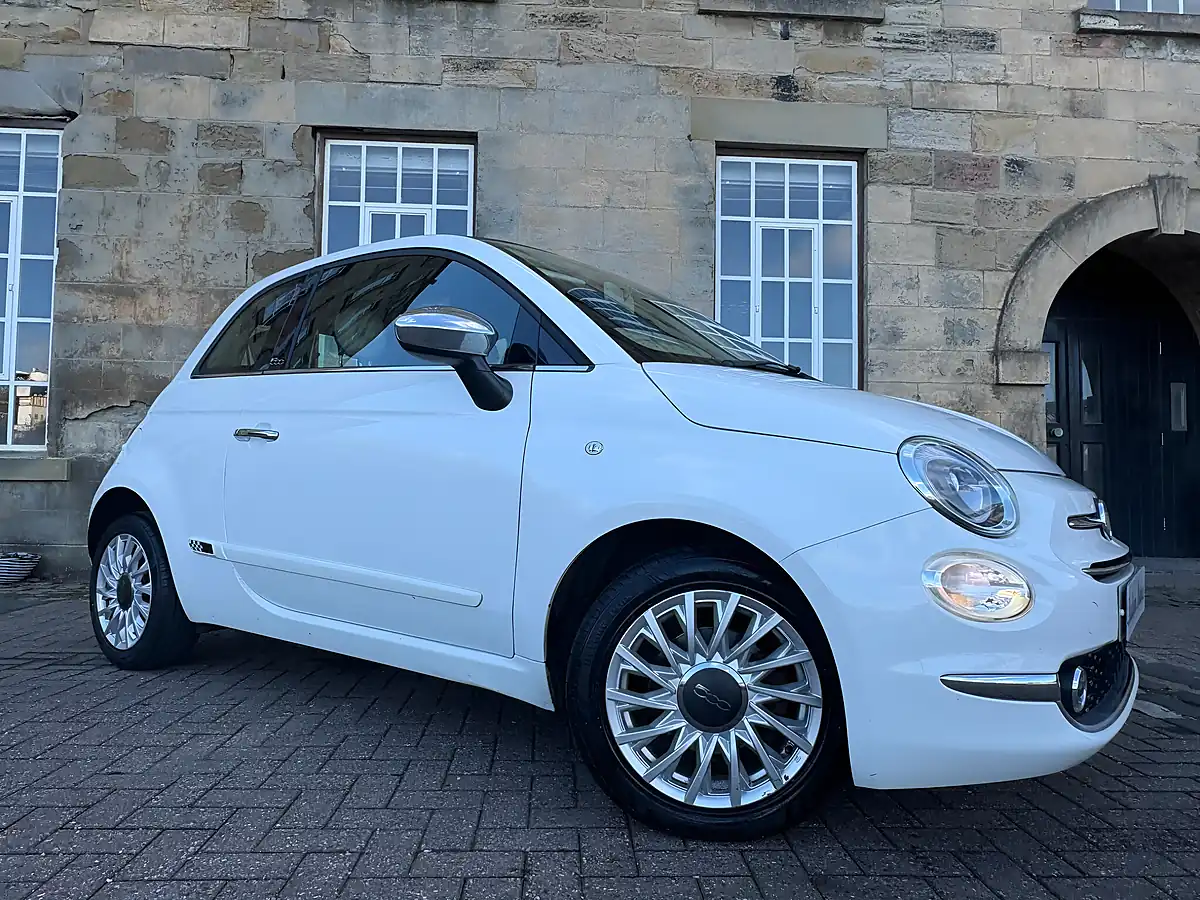 Used 2016 Fiat 500C Lounge White - Front View