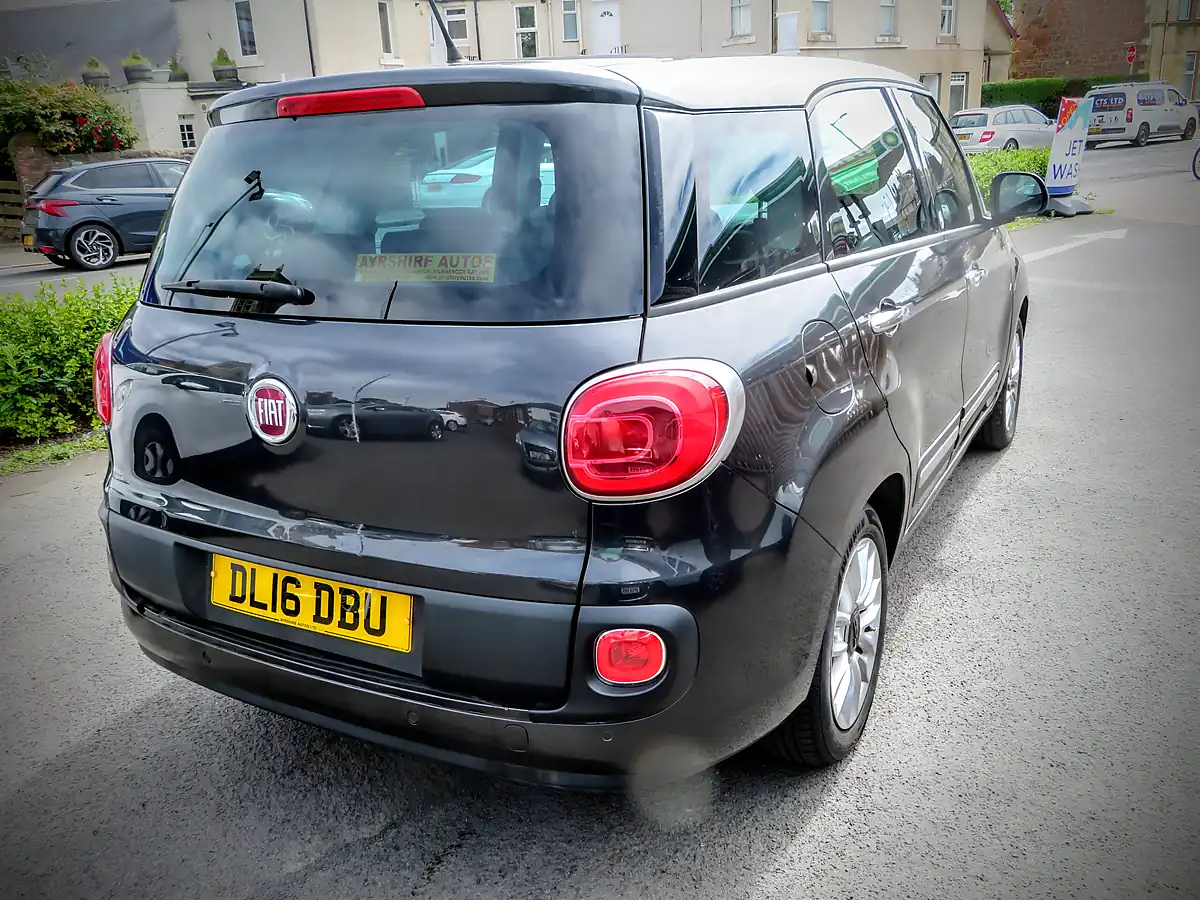 Used 2016 Fiat 500L Lounge Metallic Grey - Interior and Exterior details 8