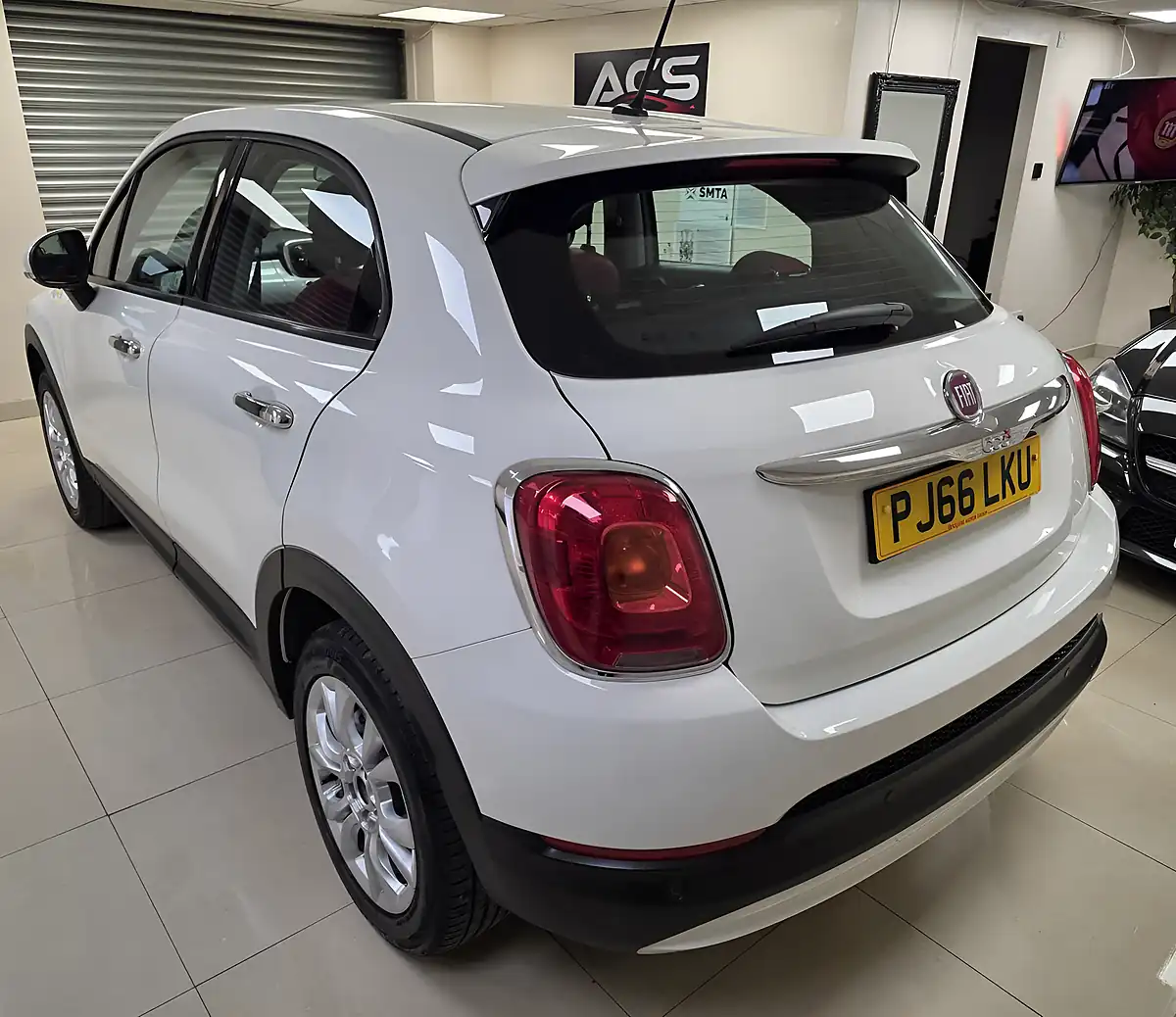 Used 2016 Fiat 500X City Look Pop Star Ice White - Interior and Exterior details 3