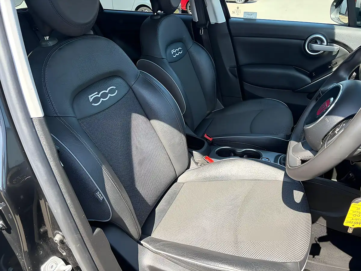 Used 2016 Fiat 500X Cross Black - Interior and Exterior details 11