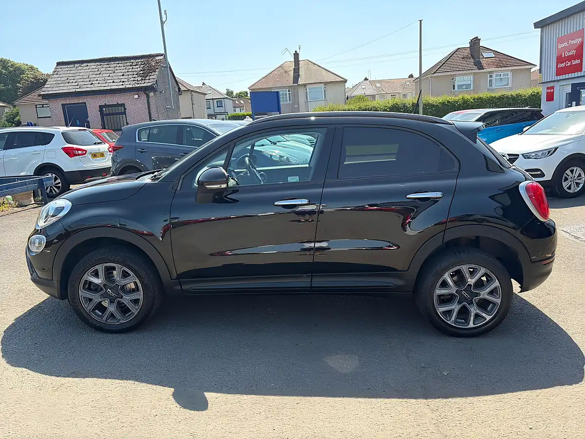 Used 2016 Fiat 500X Cross Black - Interior and Exterior details 14