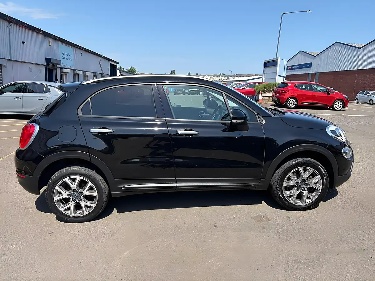 Used 2016 Fiat 500X Cross Black - Interior and Exterior details 5