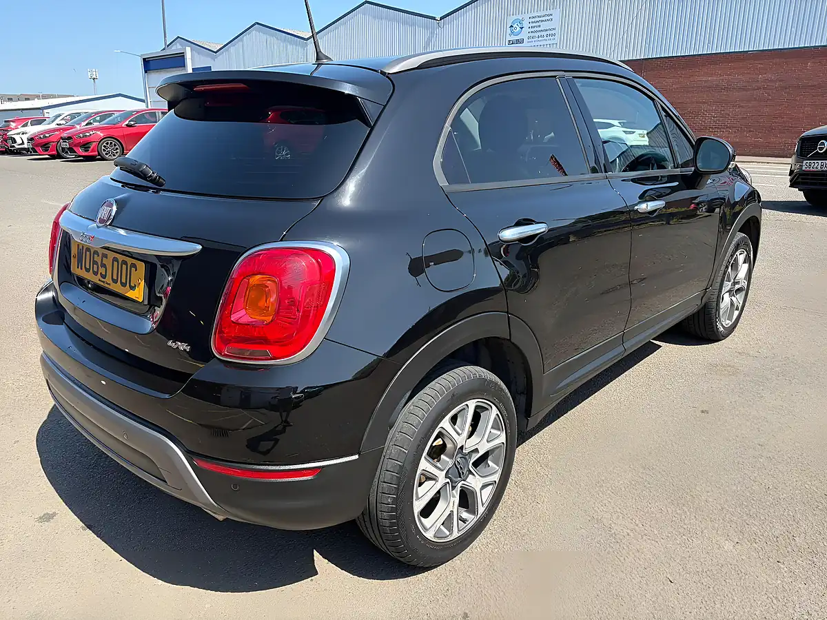 Used 2016 Fiat 500X Cross Black - Interior and Exterior details 8