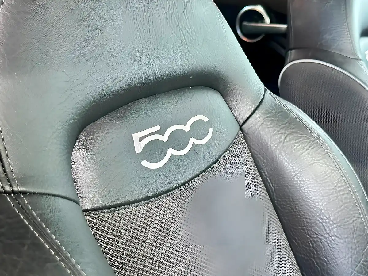Used 2016 Fiat 500X Cross Black - Interior and Exterior details 11