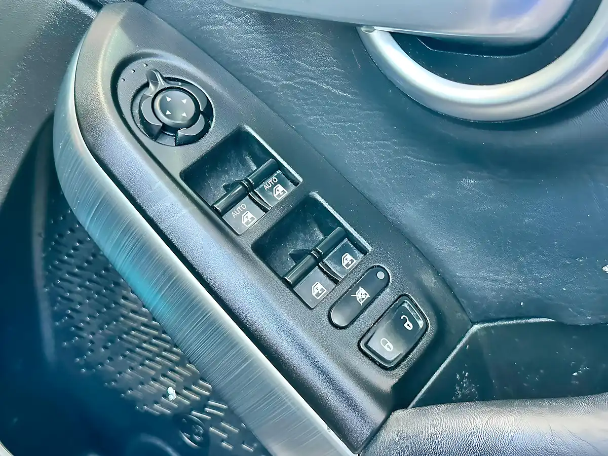 Used 2016 Fiat 500X Cross Black - Interior and Exterior details 12