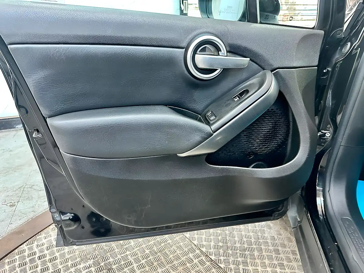Used 2016 Fiat 500X Cross Black - Interior and Exterior details 16