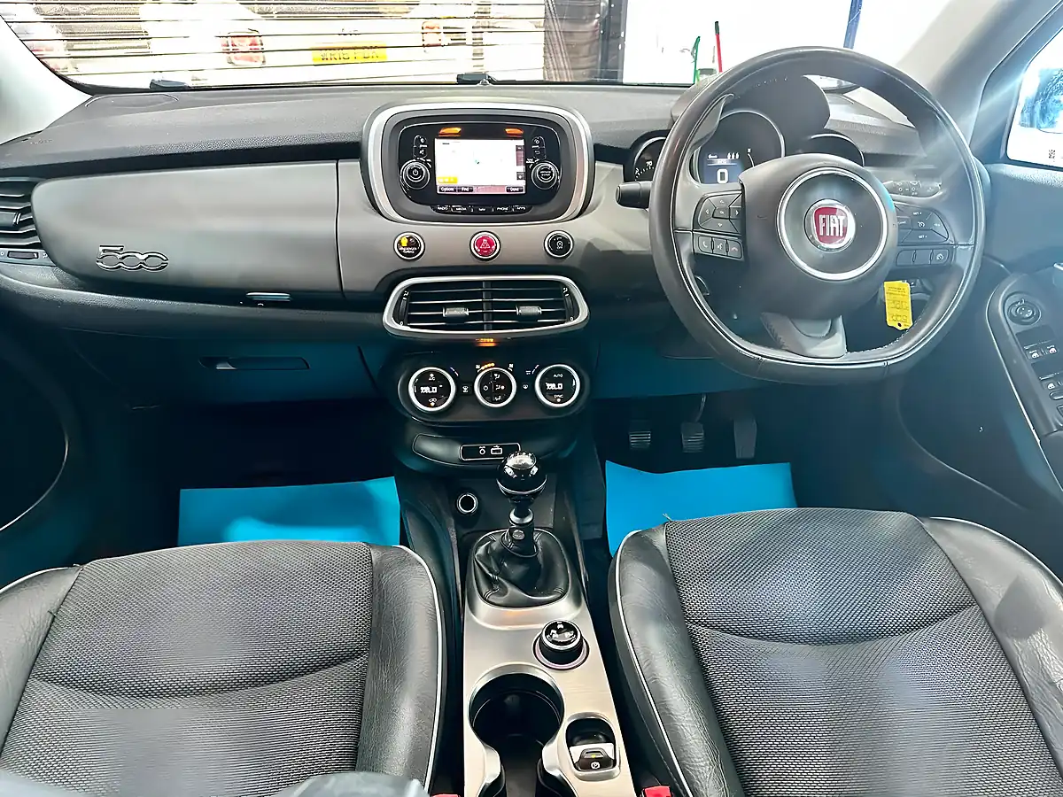 Used 2016 Fiat 500X Cross Black - Interior and Exterior details 9