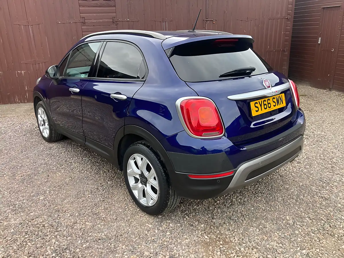 Used 2016 Fiat 500X Cross Blue - Interior and Exterior details 4