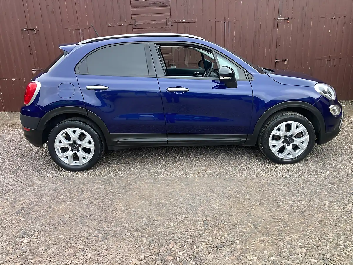 Used 2016 Fiat 500X Cross Blue - Interior and Exterior details 5
