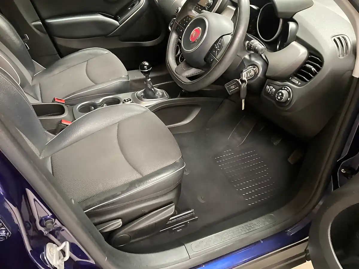 Used 2016 Fiat 500X Cross Blue - Interior and Exterior details 6
