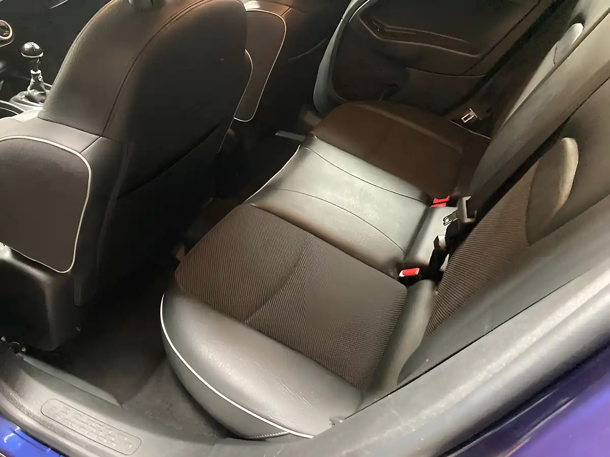 Used 2016 Fiat 500X Cross Blue - Interior and Exterior details 9