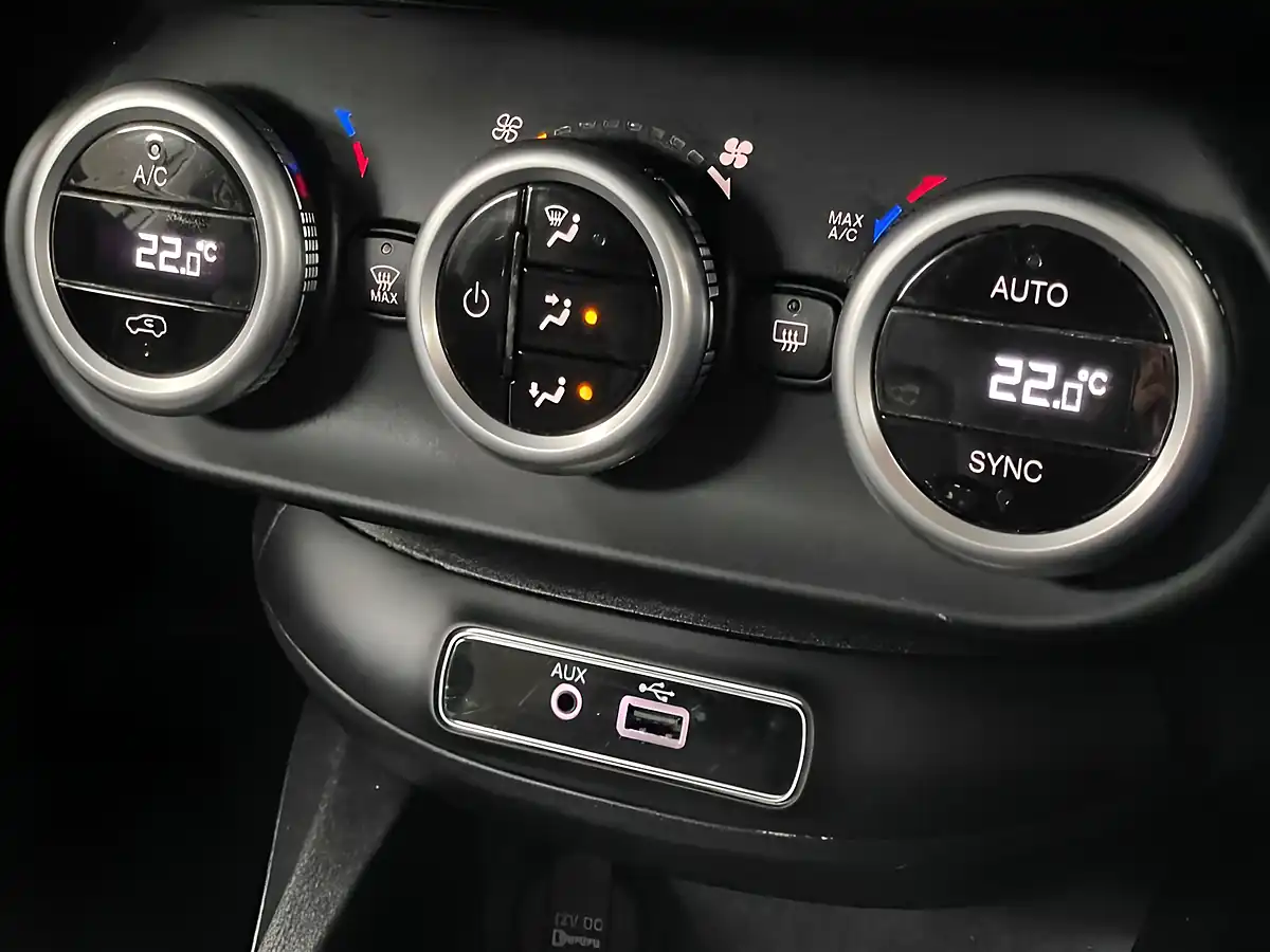 Used 2016 Fiat 500x Cross Ice White - Interior and Exterior details 2