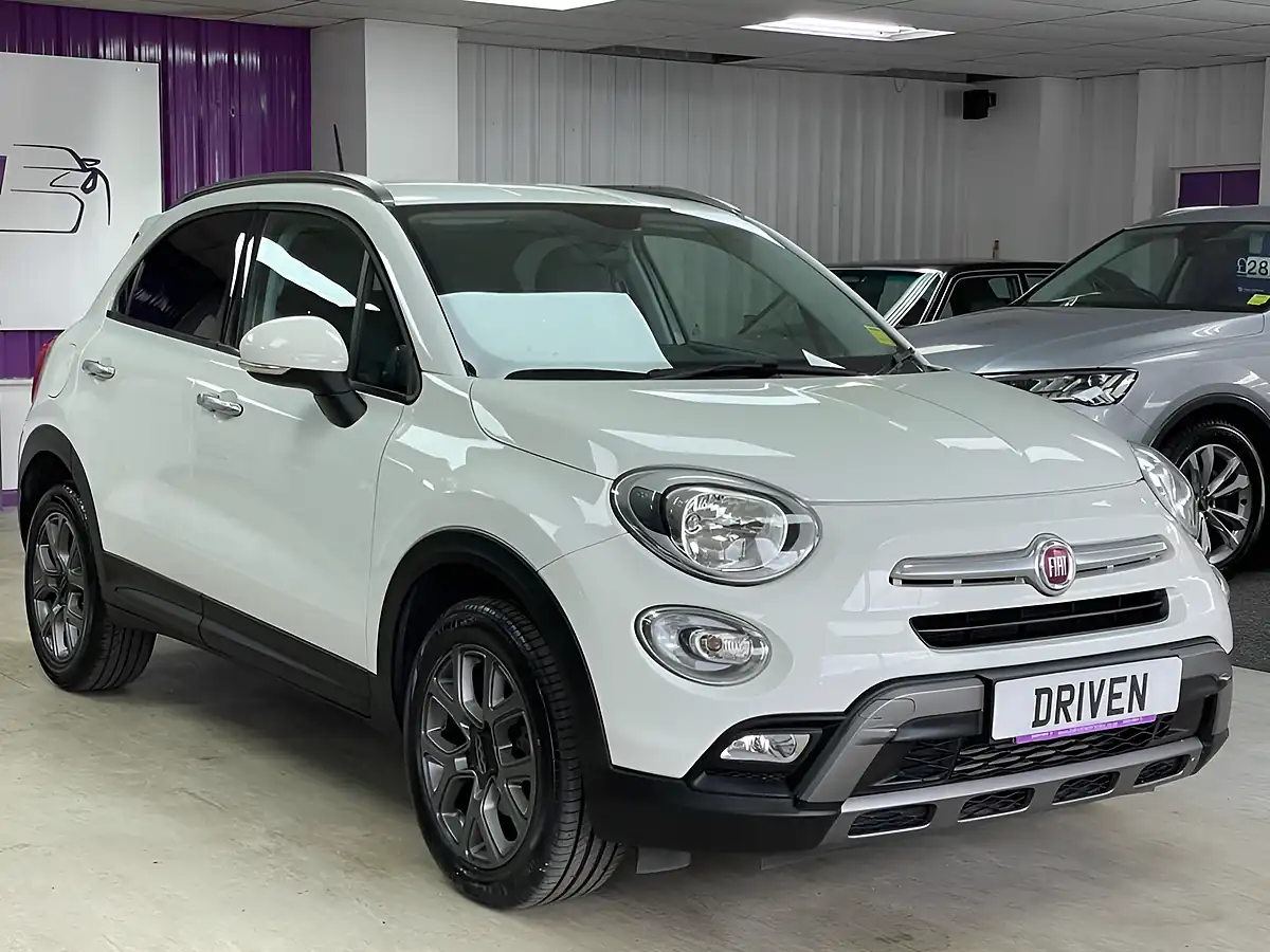 Used 2016 Fiat 500x Cross Ice White - Interior and Exterior details 6