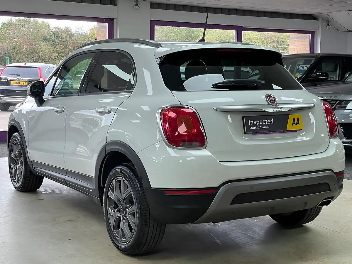 Used 2016 Fiat 500x Cross Ice White - Interior and Exterior details 9