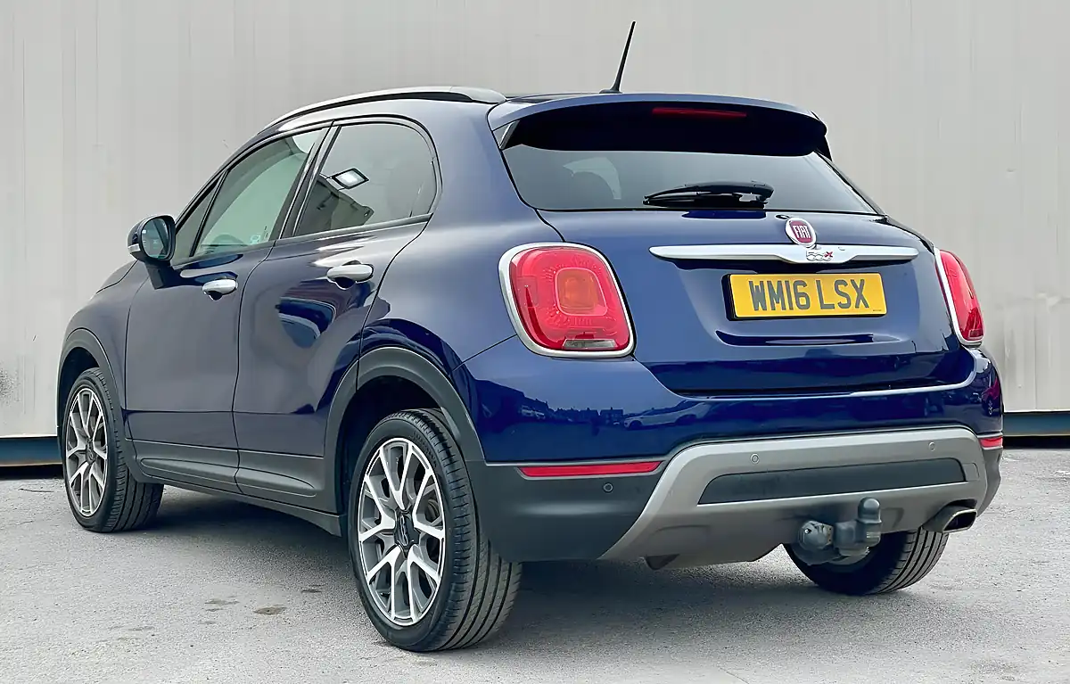 Used 2016 Fiat 500X Cross Plus Blue - Interior and Exterior details 4