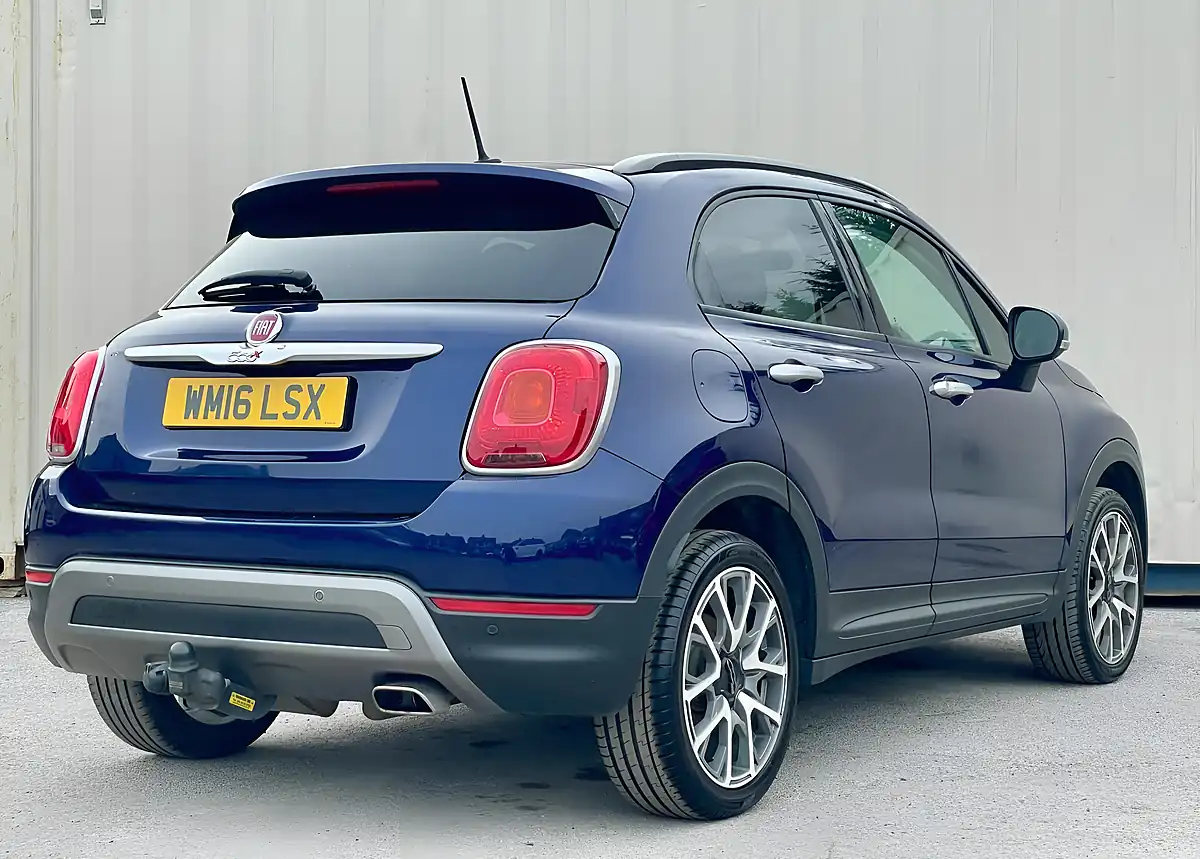 Used 2016 Fiat 500X Cross Plus Blue - Interior and Exterior details 5